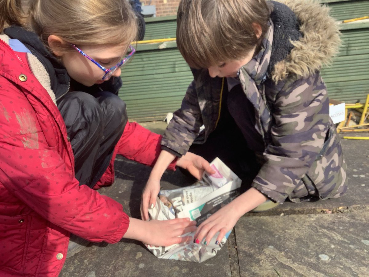 NewMillForest's tweet photo. We plucked up courage to work in teams for a Big Egg Drop challenge. An egg was given to each group: they devised ways of protecting it from a large fall. Two completely different approaches to this eggciting challenge. #NMJSForestSchool #nurture #healthwellbeing #teamwork https://t.co/eIDbLlU1AQ