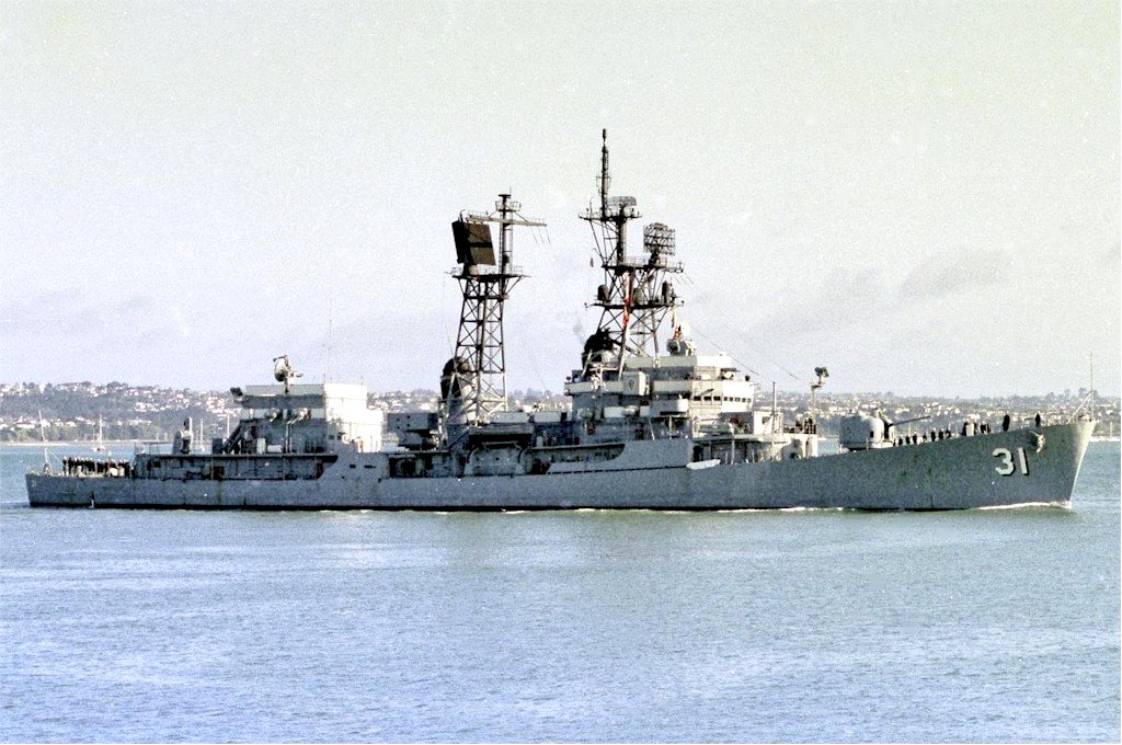 Destroyers

#USSDecatur DDG31 (1956-1983)
Forrest Sherman Class AAW variant

📷 West Pacific October 1981

@USNavy 🇺🇸
