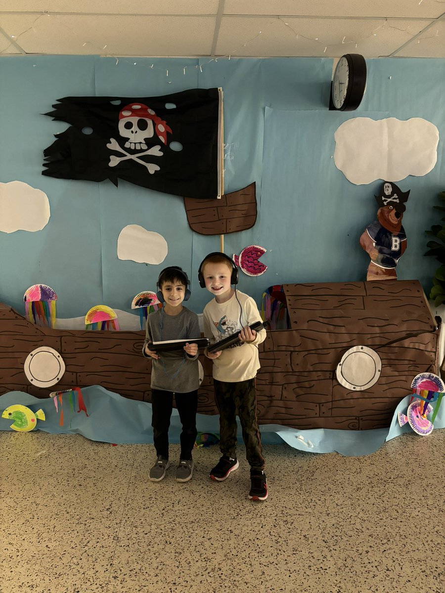 sandra_benson2's tweet photo. Our first reward for our reading month was a QR pirate joke adventure! Buchanan Bears treasure good books! #BuchananBears #LivoniaPride https://t.co/MvDNoqOhJ2