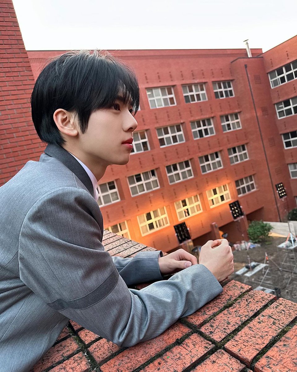 chocomintdnl's tweet photo. Happy birthday to our prince Yujin, wish you always healthy and happy . Do whatever you want today yes baby 🤍🤍🤍
#빛나는_유진이의_열여덟번째_봄
#HAPPY_HANYUJIN_DAY
#SpringPrinceYujinDay https://t.co/QzKHIEt5O5