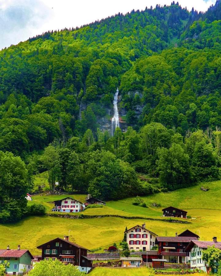 Glarnerland, Switzerland 🇨🇭💛💚