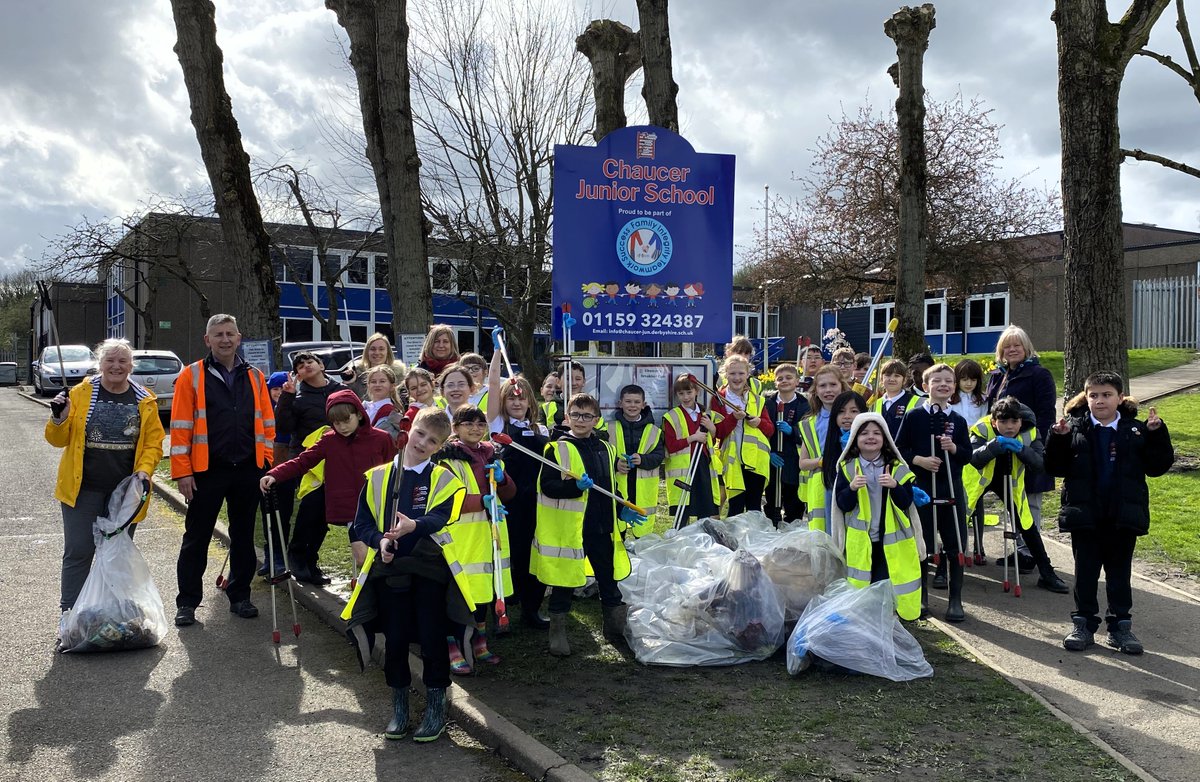 A brilliant morning with Yr4 doing our bit for our #community and #environment in this years #GBSchoolClean @KeepBritainTidy Thank you to all helpers and Caroline from @ErewashBC for supplying all the #litterpicking equipment. Mrs W @KerryLWheatley #LitterHeroes #GBSpringClean 🚮