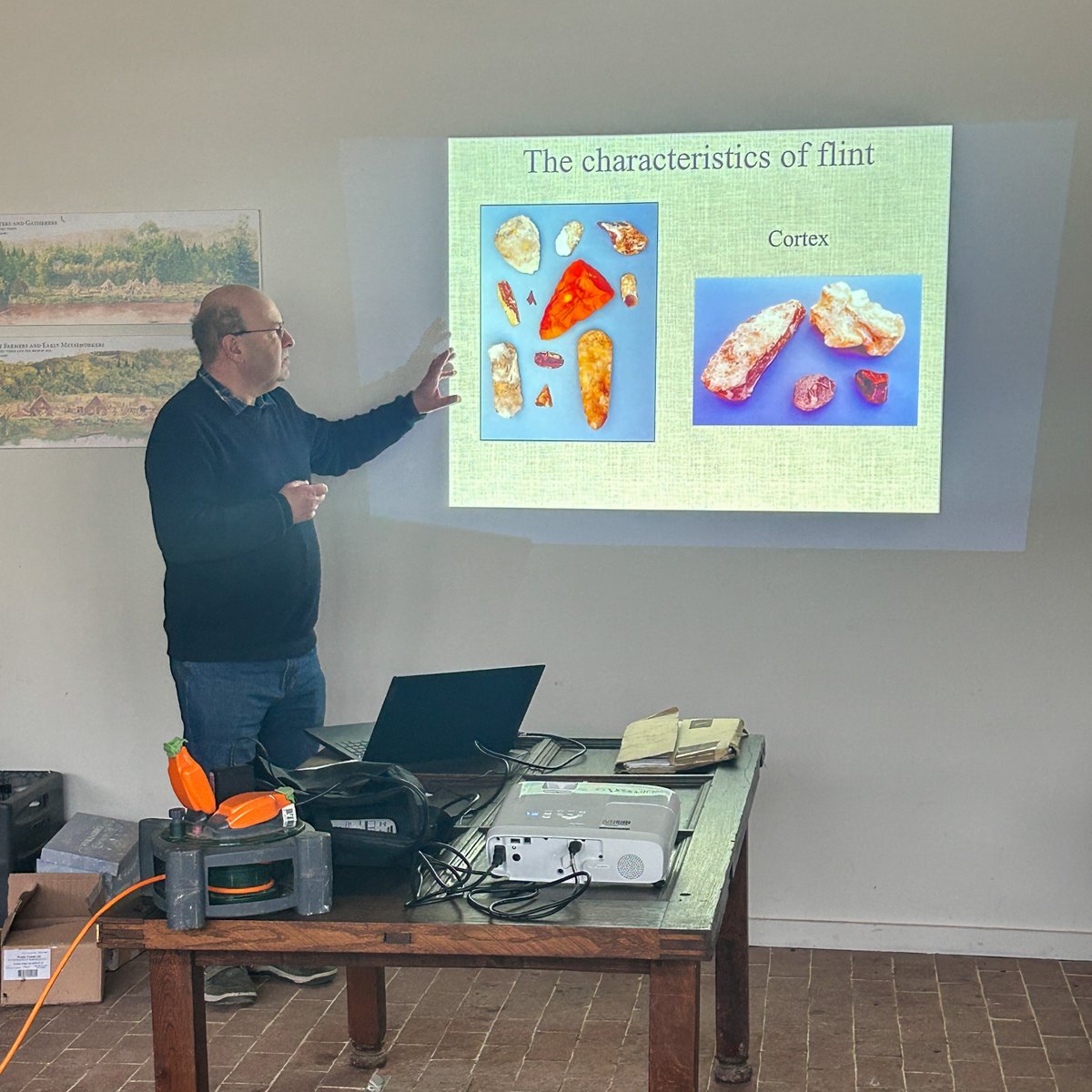 Brilliant workshop with Chris Butler, one of the country’s leading experts on prehistoric flintwork. Volunteer with #changingchalk. Become a #monumentmentor or a #downsfromabovedetective. More archaeological adventures coming up in the summer 🪓⛏ 👇 bit.ly/3RMNDJ9