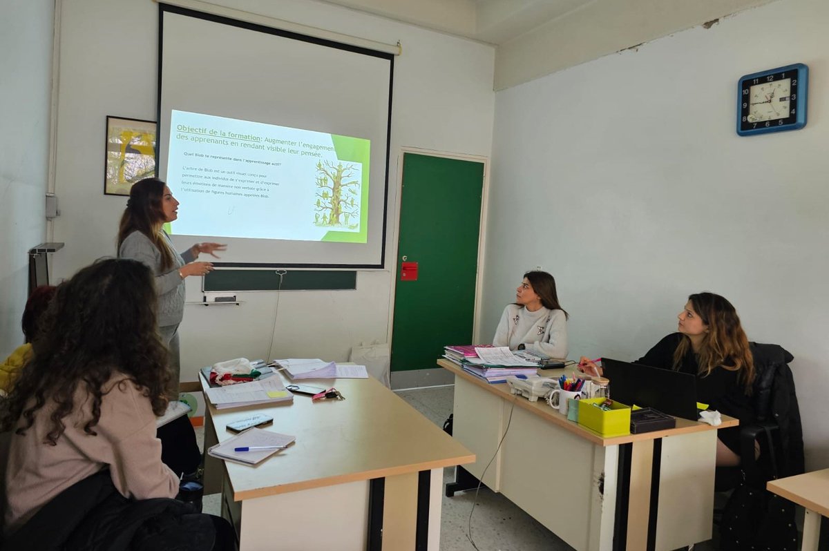 RhhsCollegeFR's tweet photo. Célébrons ensemble la francophonie et partageons notre savoir! Stratégies PP expliquées et appliquées par Hanine Zibawi avec ses collègues du département français au collège. @RHHSInterD @RHHS_Saida https://t.co/WLmOsTvVgP
