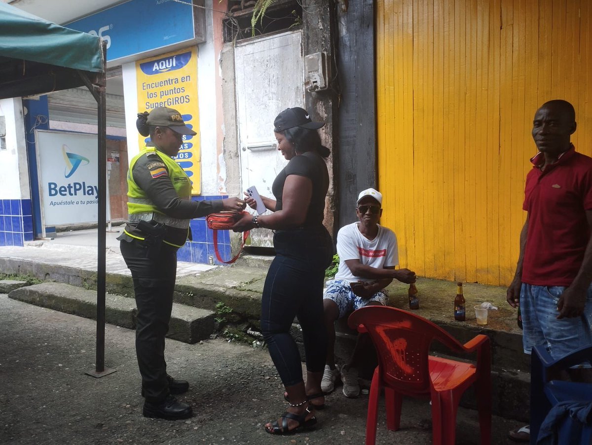 PoliciaChoco's tweet photo. #Certegui! La Policía Nacional está comprometida en prevenir accidentes y proteger a nuestra comunidad. Juntos, construyamos un municipio más seguro y libre de riesgos #ActuandoPorChocó https://t.co/A9kVhI9yIz