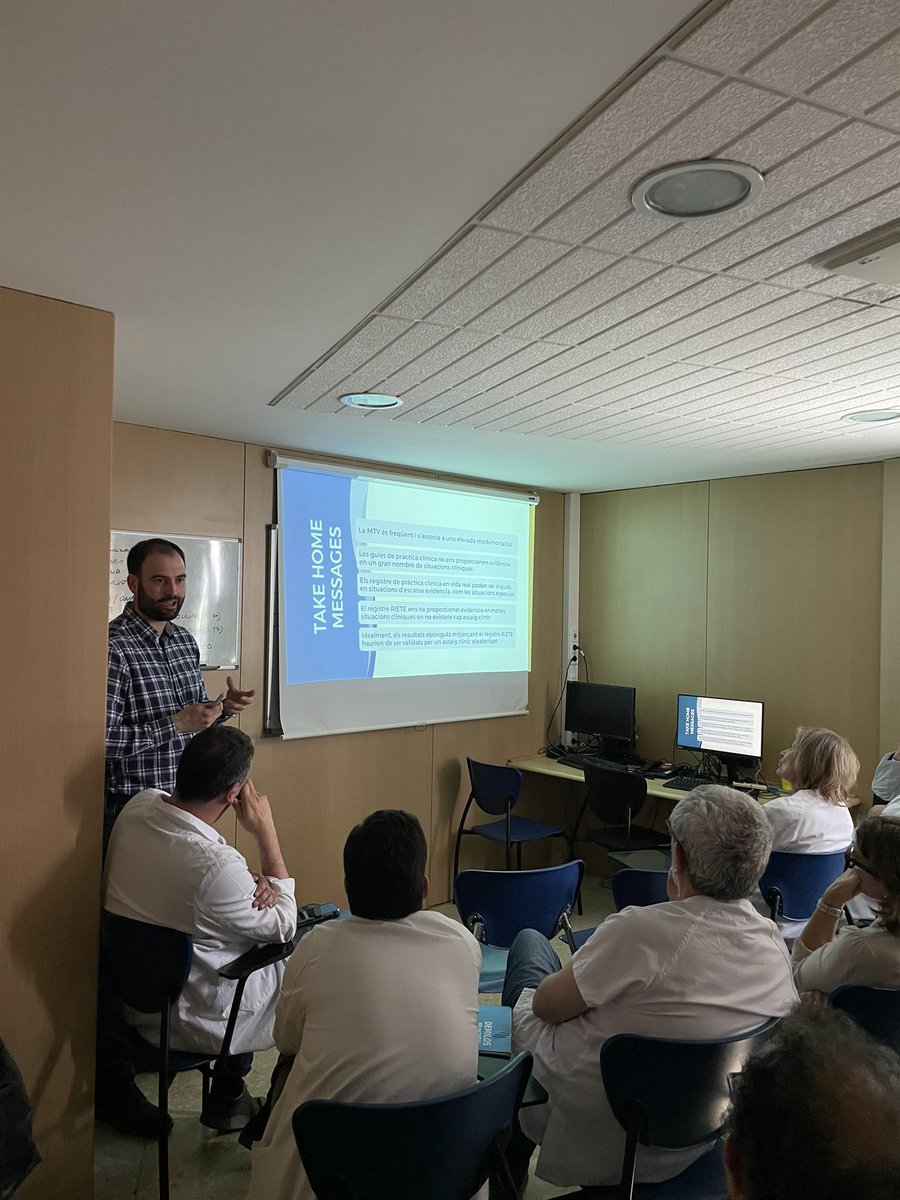 InternaHub's tweet photo. Avui en @juanjolopezn de l’@hgermanstrias ens ha actualitzat en el maneig de la #MTEV i el paper del registre #RIETE aportant evidència en situacions clíniques no contemplades en AC o guies de pràctica clínica. #SEMItuit #hospitalenxarxa #MedicinaInterna https://t.co/nJv8Q17fhk