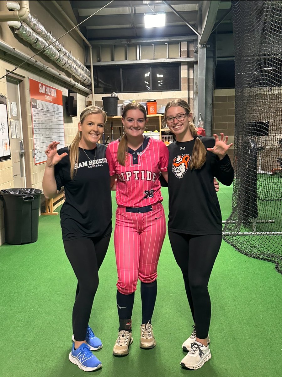 Had a great time at the @BearkatsSB hitting clinic last night. Thank you @TessSoefje @shaynaespy08 @CoachValis for having me and I can’t wait to come back. @SamCamp50 @TxRiptide07 @awhiddd @nchseagles_sb