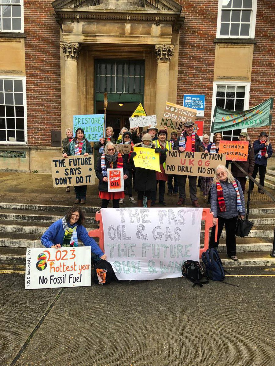 This is great news - Broadford Bridge oil site, near Billingshurst has been refused more time. The well will now need to be plugged & the site restored.

#KeepItInTheGround #NoNewOil 

drillordrop.com/2024/03/19/bre…