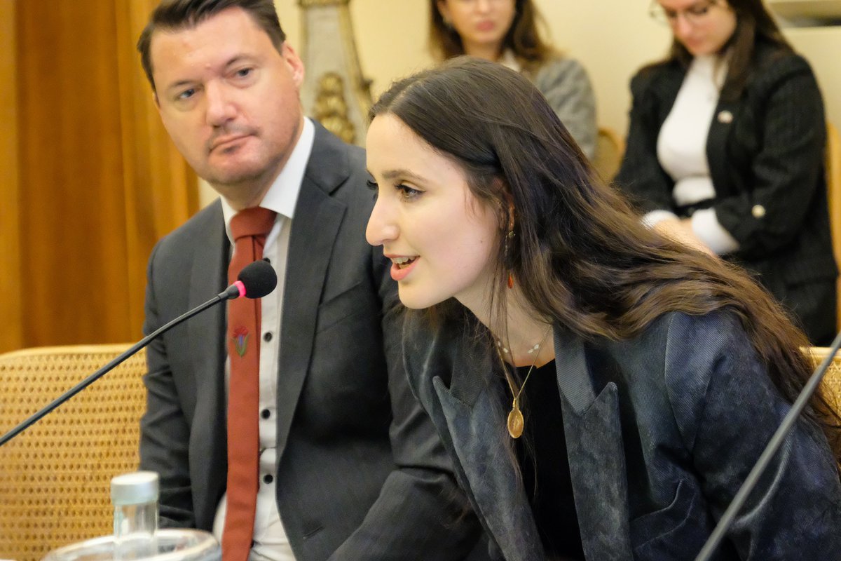 ItalyinUK's tweet image. This morning, 🇮🇹Amb @InigoLND together with 🇬🇧Amb @EdLlewellynFCDO, held the first Young Leaders Programme meeting, presenting the 10 participants selected for this year. This is an important  bilateral initiative for enhancing future collaboration between 🇮🇹 and 🇬🇧
#YLP