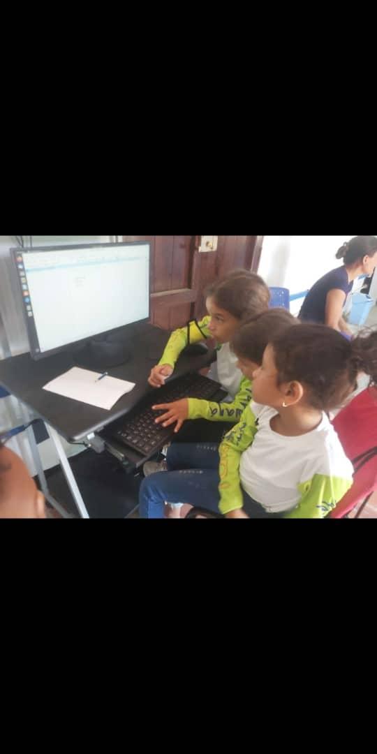 danielasocialis's tweet photo. Formación tecnológica para fomentar la creatividad y la innovación a través del uso y manejo del computador #Muruy #CienciaParaLaVida
@LaRosaInfoVE
@Carmen_Vzl https://t.co/UQFVlOqueq