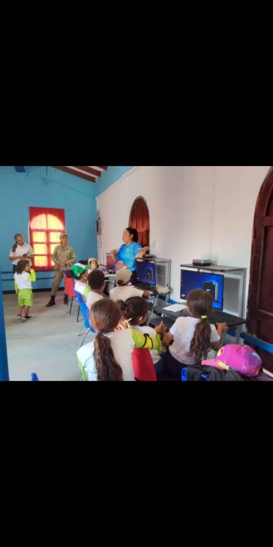 danielasocialis's tweet photo. Formación tecnológica para fomentar la creatividad y la innovación a través del uso y manejo del computador #Muruy #CienciaParaLaVida
@LaRosaInfoVE
@Carmen_Vzl https://t.co/UQFVlOqueq