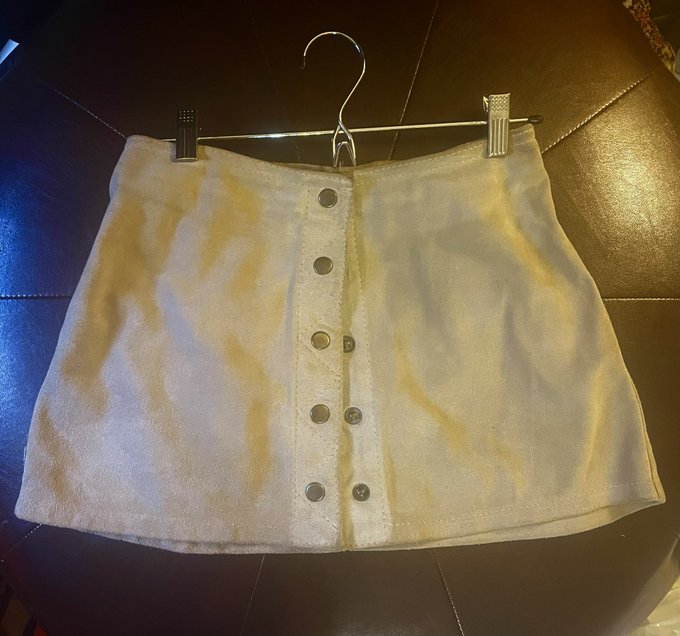 It's a bittersweet day today. Going with my roommate to a huge vintage market and we're getting rid of
