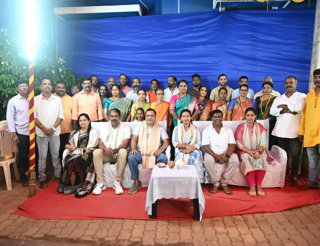 MauvinGodinho's tweet photo. Sought blessings at the Satanarayan Mahapooja at Shree Laxmi Narciava Sakhalyo Brahman Devasthan on the occasion of #VardhapanDin, at Assaidongari, #Dabolim.
#MauvinGodinho #DabolimFirst #Goa https://t.co/vcTcFqPYx7