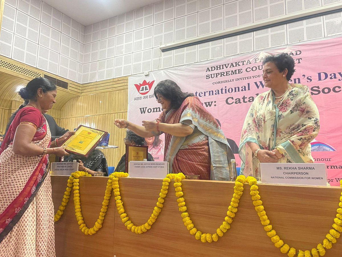 AdhivaktaP's tweet image. Women working with various departments of the Supreme Court of India being felicitated on the occasion of International Women’s Day celebration organized by Adhivakta Parishad, Supreme Court Unit.
#ABAP