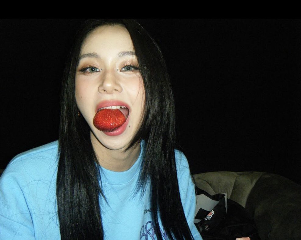 SCYDAILY's tweet photo. CHAEYOUNG OMG https://t.co/ts73kODlVv