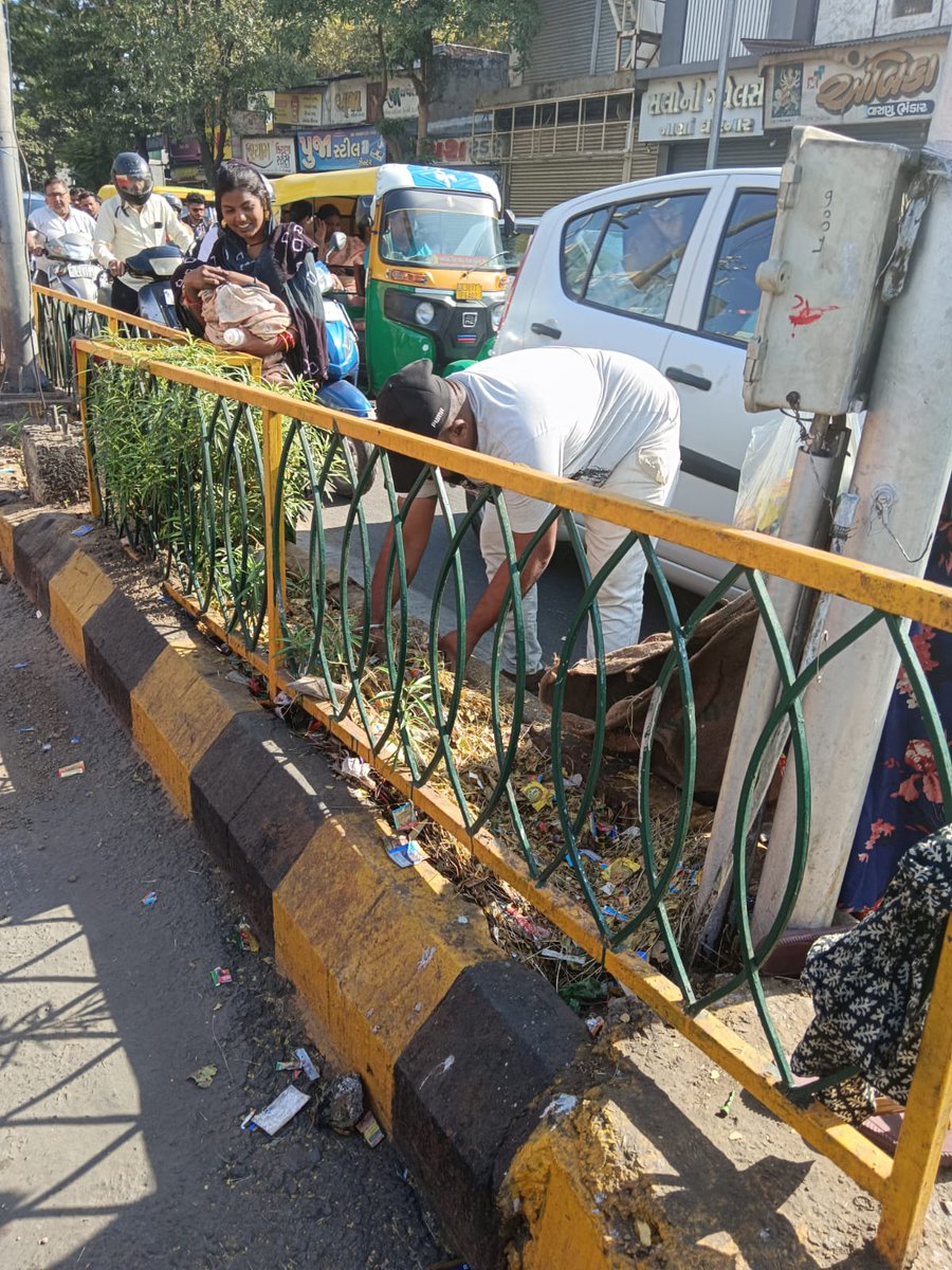 SWMEastZone's tweet photo. Join the movement for change! With the Swachhta Hi Seva initiative, let's foster a culture of cleanliness and cooperation. Together, let's pave the way for a brighter, more sustainable future! 
@AmdavadAMC

#amc #amcforpeople #SwachhAmdavad #MycityMyPride #swachhgujarat2024 https://t.co/DZpJCgqpgC