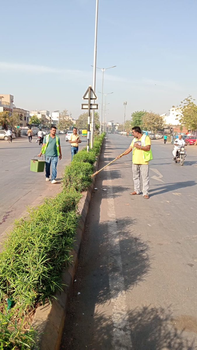 SWMEastZone's tweet photo. Join the movement for change! With the Swachhta Hi Seva initiative, let's foster a culture of cleanliness and cooperation. Together, let's pave the way for a brighter, more sustainable future! 
@AmdavadAMC

#amc #amcforpeople #SwachhAmdavad #MycityMyPride #swachhgujarat2024 https://t.co/DZpJCgqpgC