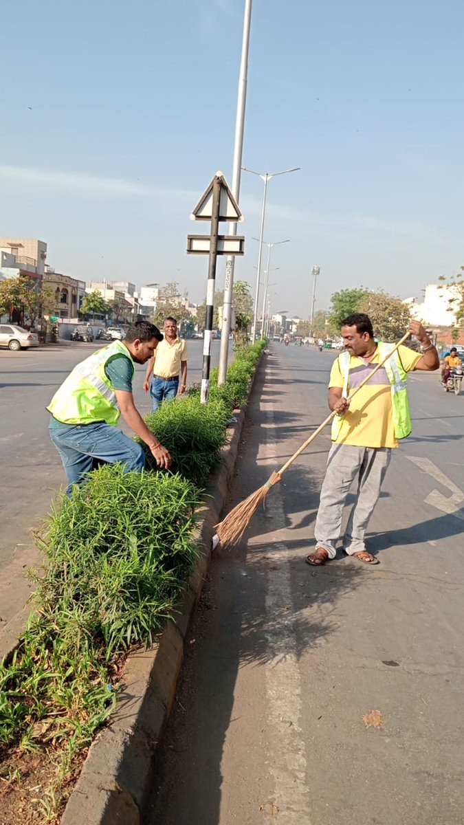SWMEastZone's tweet photo. Join the movement for change! With the Swachhta Hi Seva initiative, let's foster a culture of cleanliness and cooperation. Together, let's pave the way for a brighter, more sustainable future! 
@AmdavadAMC

#amc #amcforpeople #SwachhAmdavad #MycityMyPride #swachhgujarat2024 https://t.co/DZpJCgqpgC