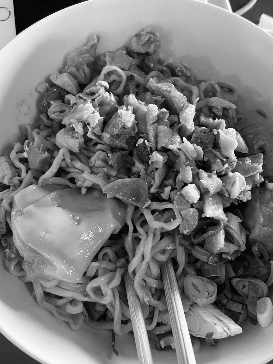 difficulbt's tweet image. ㅤ 
ㅤ 
Mie ayam dulu nggak sih? 
ㅤ 
ㅤ