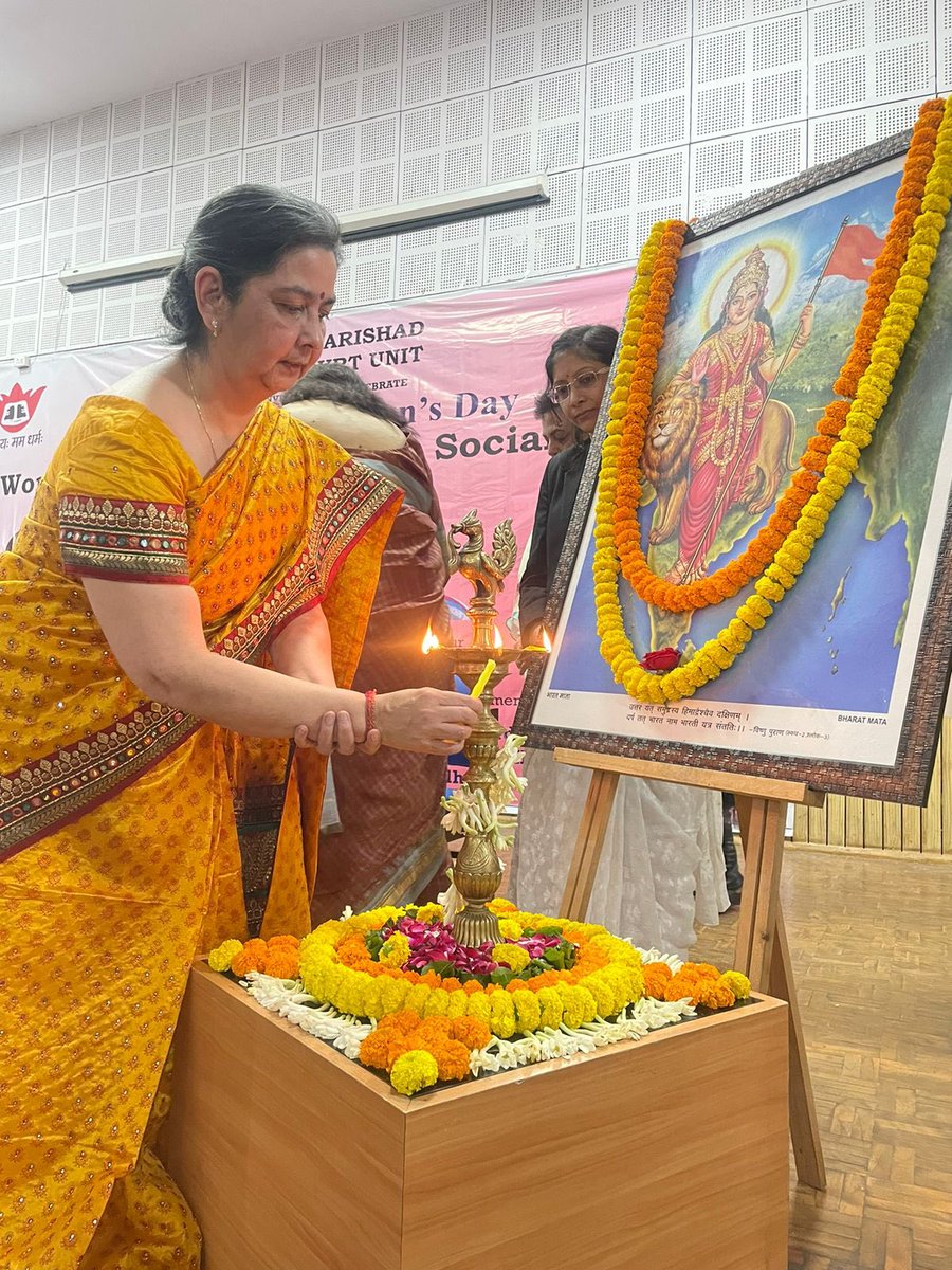 AdhivaktaP's tweet image. Inauguration of the talk on “Women in Law — Catalyst in Social Change” to celebrate International Women’s Day organized by Adhivakta Parishad, Supreme Court Unit with lighting of lamp by the dignitaries and recitation of Vande Mataram.
#ABAP