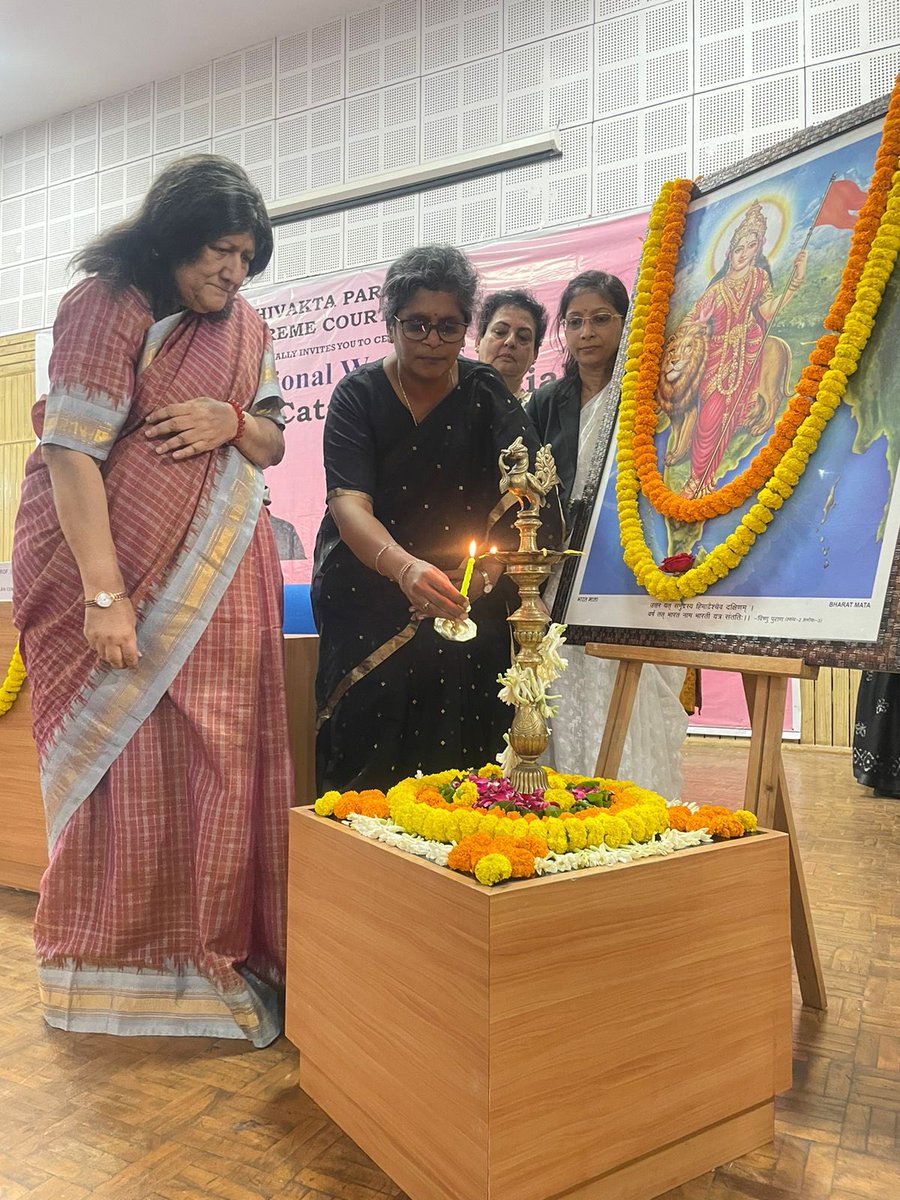 AdhivaktaP's tweet image. Inauguration of the talk on “Women in Law — Catalyst in Social Change” to celebrate International Women’s Day organized by Adhivakta Parishad, Supreme Court Unit with lighting of lamp by the dignitaries and recitation of Vande Mataram.
#ABAP