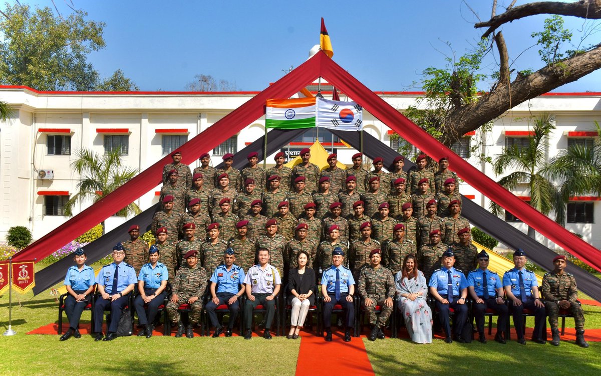 In reminiscence of the invaluable contribution of 60 Para Field Ambulance during the #KoreanWar, a delegation led by General Lee Youngsu, Chief of Staff, Republic of Korea #AirForce visited 60 Parachute Field Hospital.

The delegation paid tribute to the #Bravehearts of the…