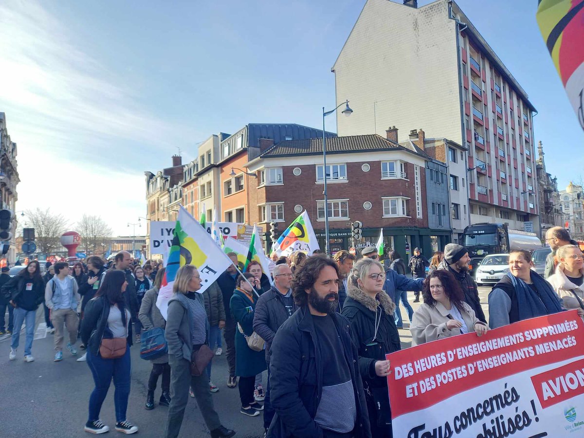 leSNU62twitte's tweet photo. 📢 #mobilisation #grève19mars Manifestation unitaire avec la #FSU à #arras pour les #conditionsdetravail, les #salaires et contre le «choc des savoirs» ! ✊
https://t.co/WWnMcRoMho https://t.co/1hhsuqrD2b