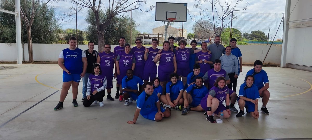 El fin de semana pasado también tuvimos partido con nuestro equipo de basket intelectual 👏🏀 Aprendemos, interactuamos y nos divertimos con el deporte como medio.

#JugamJunts