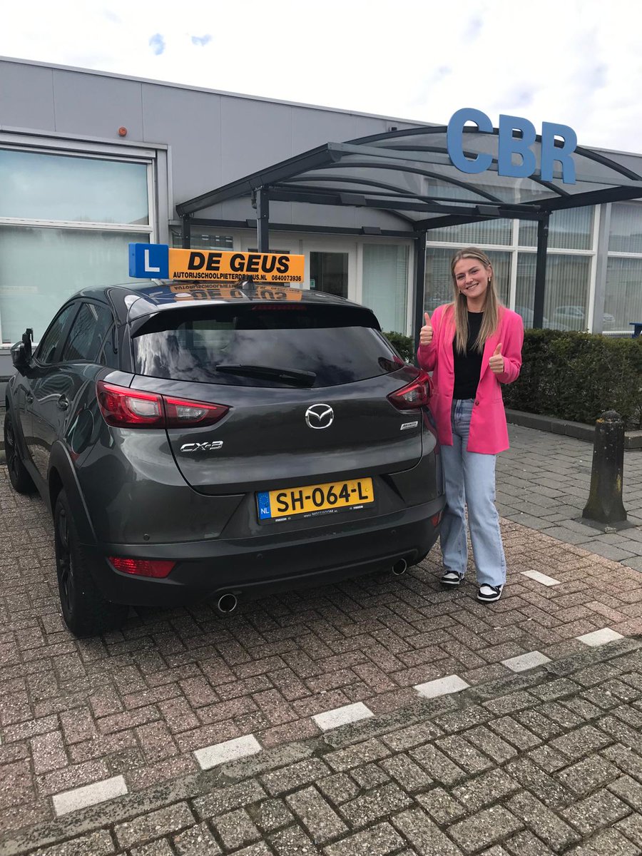 RijschooldeGeus's tweet photo. Keurig ritje laten zien Shanelle met als resultaat geslaagd 🎉🎉. Top gedaan, veel rijplezier en van harte gefeliciteerd Shanelle van Weerdenburg 🚘👌👏 https://t.co/BO4Uix8M4y