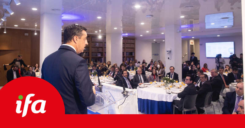 GrupoIFA's tweet photo. 🔴 El sector del comercio genera 26 millones de empleos en Europa y supone el 10% del PIB.
Hoy nuestro director general, @JUANMA26MORALES, ha asistido al encuentro empresarial de @CEOE_ES y @cepyme_ para aportar su visión sobre smart regulation 👇🏻
#IFALidera