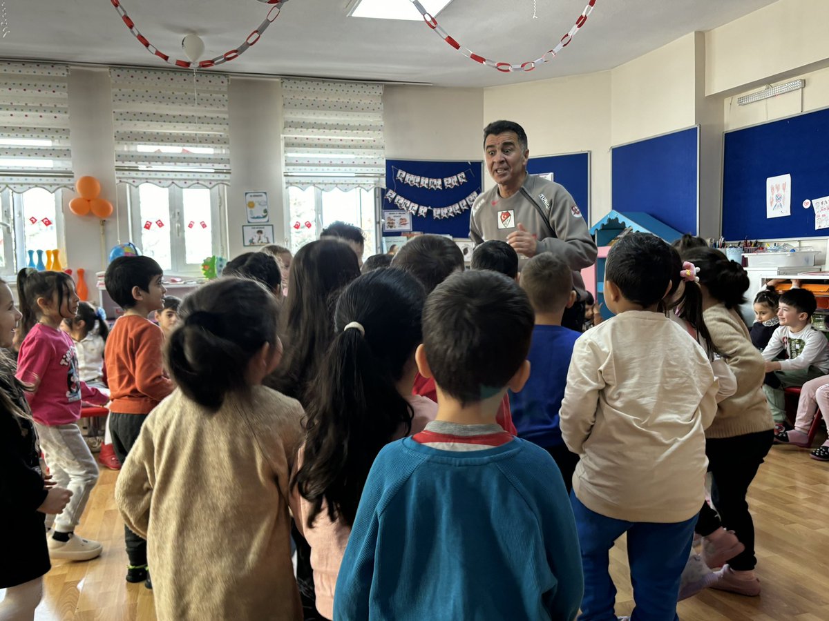 Küçük yaşlarda fiziksel aktivite bilincini oluşturmak için Fiziksel Aktivite Sorumlumuz ile birlikte 80.yıl Cumhuriyet Anaokulunda minik öğrencilerimizle fiziksel aktivite etkinlikleri yapılmıştır.<a href="/tcmeb/">Millî Eğitim Bakanlığı</a> <a href="/Yusuf__Tekin/">Yusuf Tekin</a> <a href="/meb_dhgm/">Destek Hizmetleri Genel Müdürlüğü</a> <a href="/omurfatih/">Ömür Fatih Karakullukçu</a> <a href="/mebisgb/">İşyeri Sağlık ve Güvenlik Birimi Daire Başkanlığı</a> <a href="/ozkan_meb/">Özkan AVCI</a> <a href="/MetinTayarer/">Metin TAYARER🇹🇷🇹🇷🇹🇷</a>