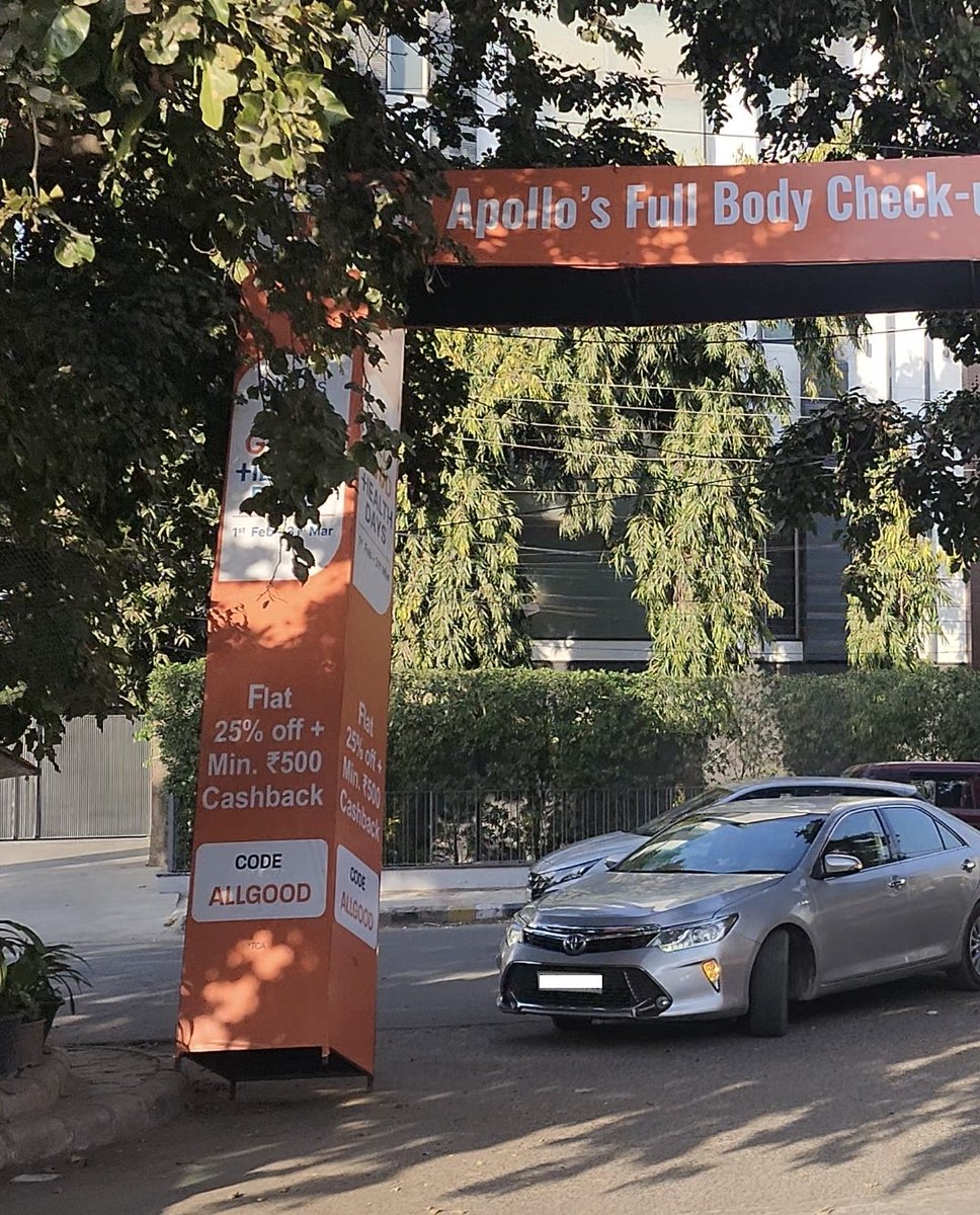 drgaurav067's tweet photo. Gurugram Sector 15 Part II market, Accidents waiting to happen. Apollo must be fined for carelessly putting up tall structure without support. It was about to fall on a car, now hanging on wires.@HospitalsApollo @TrafficGGM https://t.co/zBn5gD0vpU