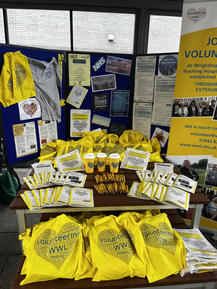 MilwardLaura's tweet photo. All set up for students @winstanleycoll in the Garden House 
What a beautiful day to find out about Volunteering @WWLNHS to support our Patient Experience and staff, while also   enhancing your CV. 
Come down and say hello 👋 https://t.co/AwLrXBn0B2