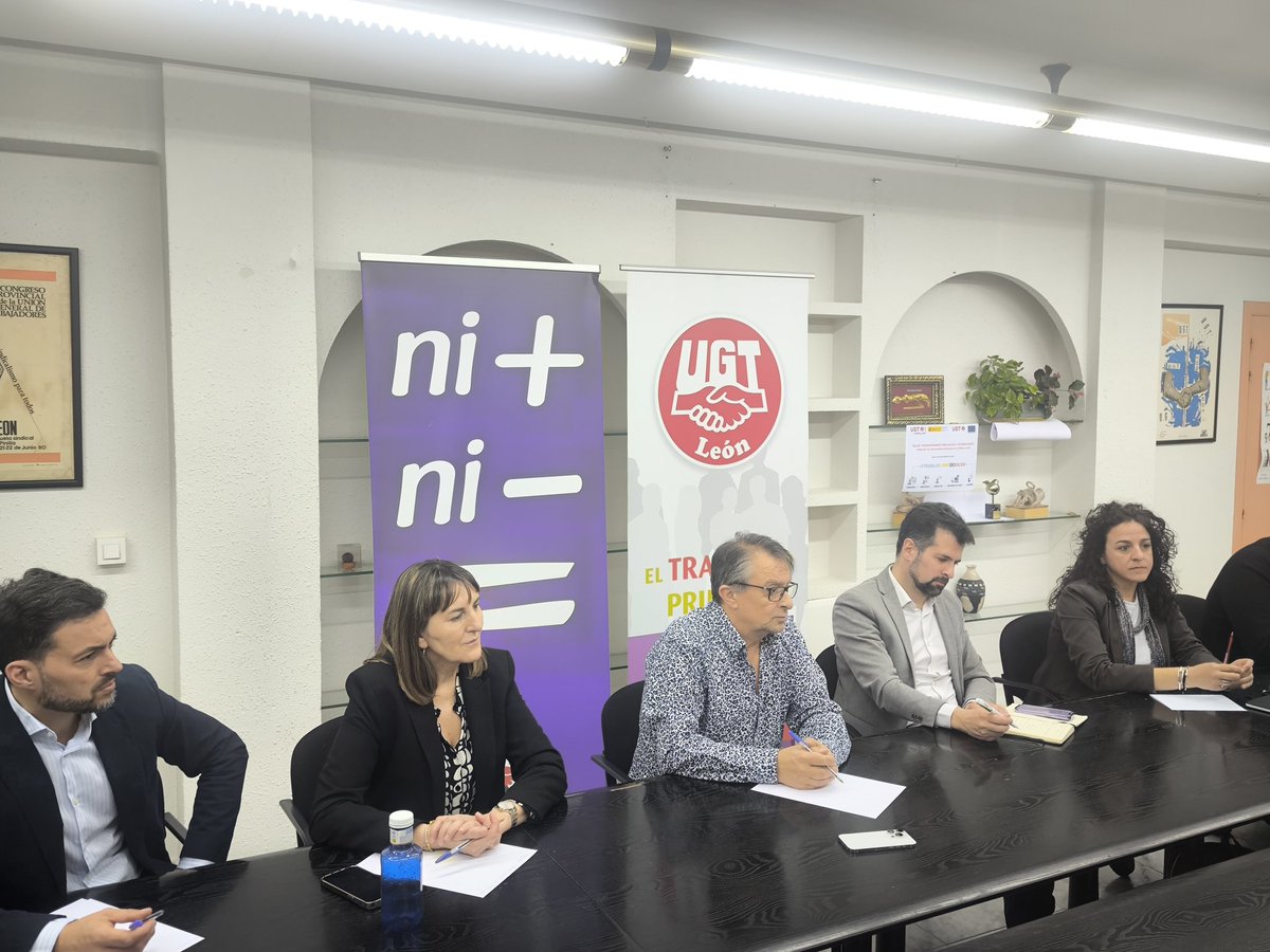 @luistudanca S.G del @PSOE_CyL se reúne con el comité de empresa de UTE Centro Estrada en @UgtLeon apoyando las reivindicaciones de la plantilla en la negociación de su convenio @UGT_Comunica @UGTCyL