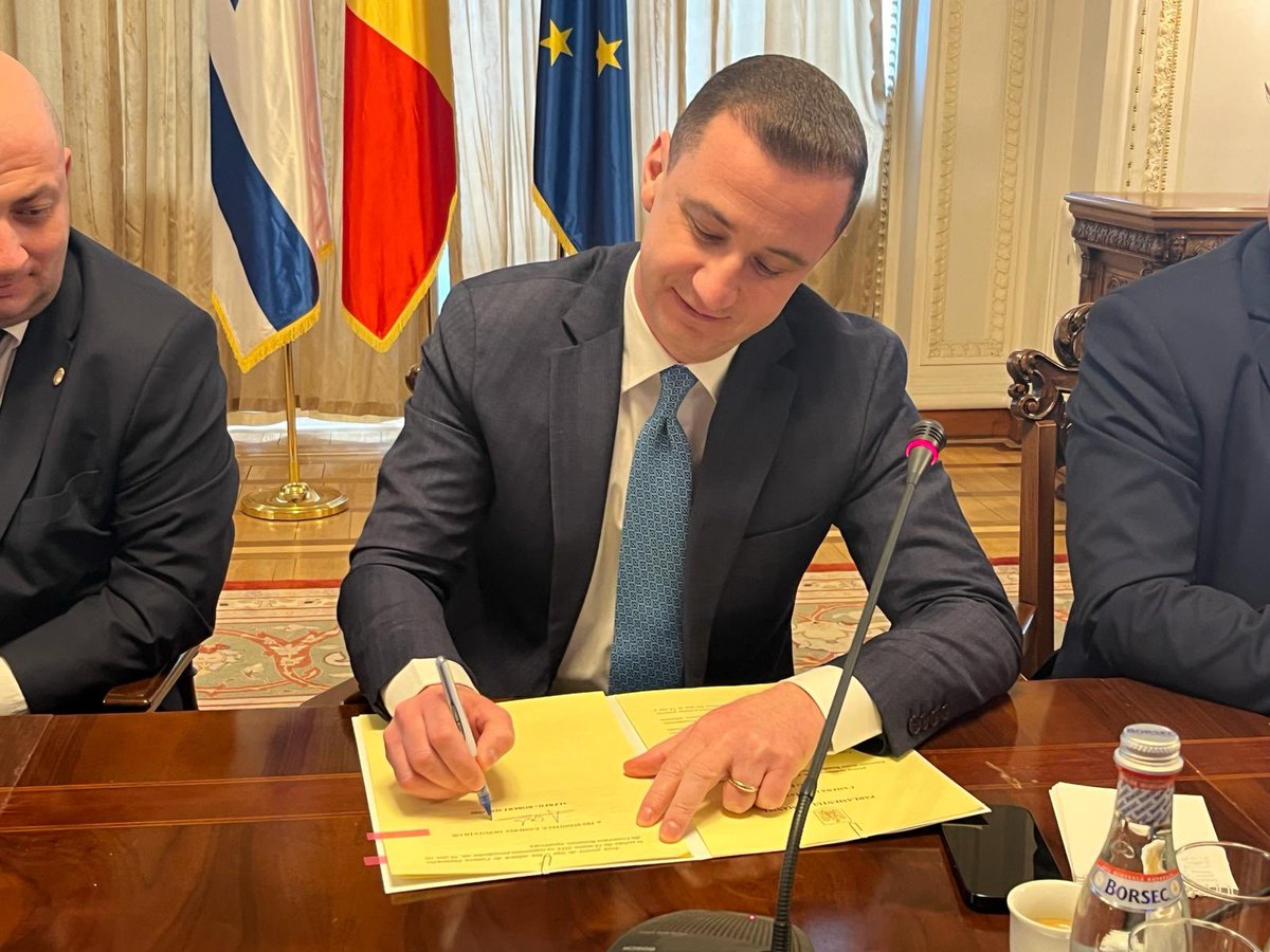 Today marks a historic milestone as May 14th is officially designated the Day of Solidarity and Friendship between Romania and Israel, celebrating our uninterrupted ties and the founding of modern Israel. I had the privilege of joining @ReuvenAzar in the Chamber of Deputies.
 1/2