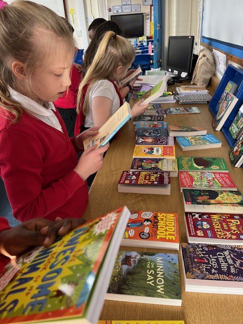Choosing our books! David said, “Thank you so much, I love my book, I am going to read all holiday!” @thrivetrust_UK @Literacy_Trust