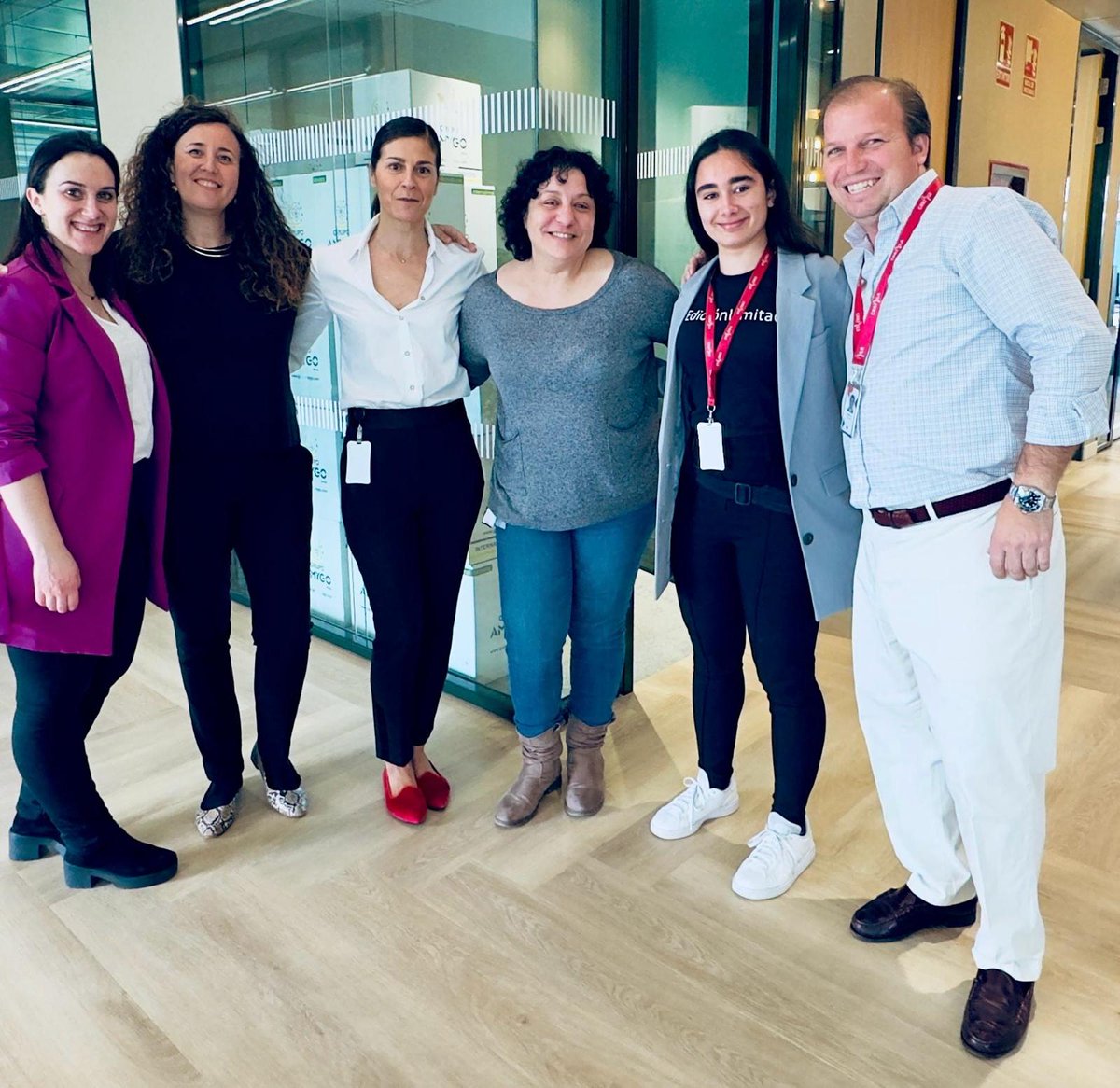 FCapacis's tweet photo. 😊Contentísimos con el inicio de prácticas de Noa en @carmilaespana

💚Noa además es alumna del Programa #PoisesUnoaUno financiado por @Fundacion_ONCE  y #FSE

#SomosCapacis #EdiciónLimitada #InteligenciaLímite https://t.co/vorT0oEAxK
