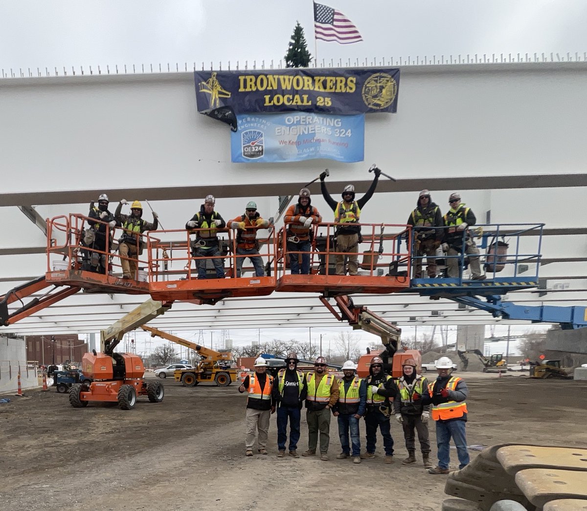 GordieHoweBrg's tweet photo. #GordieHoweBridge project @Ironworkers25 celebrating the completion of the last girder installation on the approach span for the US bridge on March 6, 2024. https://t.co/VG2exMxH8r
