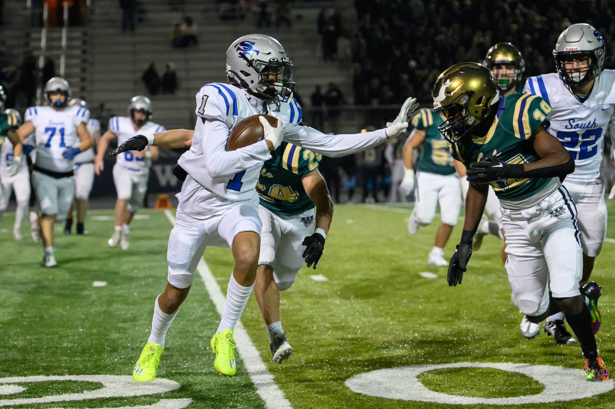 Dash Moore (@seemoore120) on Twitter photo 