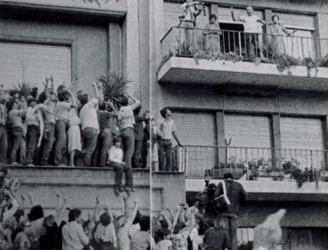 “…salgo más firme, salgo más convencido de nuestros ideales, salgo más decidido que nunca a entregar hasta el último átomo de mis energías al servicio de nuestro pueblo.” 40 años ya de ese discurso memorable. Seguimos caminando General!