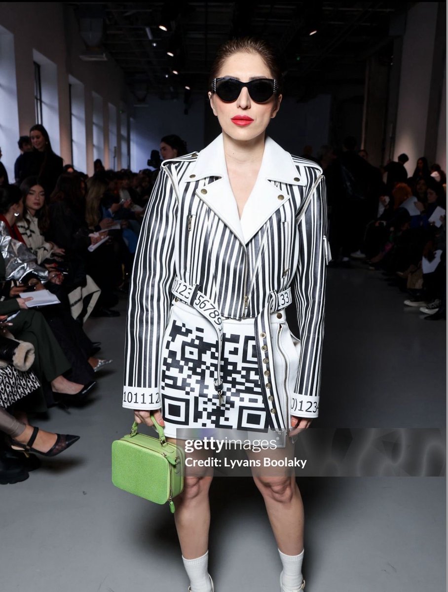 ITSMARTINAPPELT's tweet photo. The beautiful @saloccisworld &amp; @jimmytheonlywaytogetstronger is wearing a archive MARTIN APPÉLT Look from our SS2020 Haute Couture collection "GOLDDIGGER" at Paris Fashion Week.

Credit: Lyvans Boolaky / gettyimages

#hautecouture #parisfashionweek  #highfashion #streetstyle https://t.co/IlWY6tFFbQ