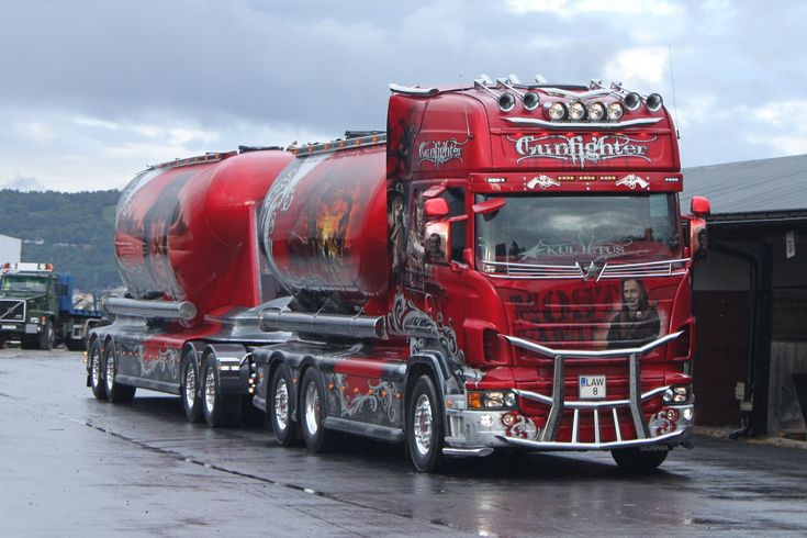 PrathamPrabhu7's tweet photo. Most times when we compare Indian Truck with American or Euro Truck saying they look good than our Indian Trucks without those "Goods Carrier" writing &amp; paintings

Nordic Countries (🇩🇰🇳🇴🇸🇪🇫🇮) on the other hand rebuilt &amp; paint them beyond recognition
Trucking is lifestyle for them https://t.co/Nxx1DjBv0I