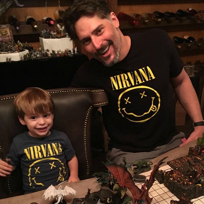 ⠀

Y por supuesto, no puede pasar este día sin felicitar al papá de mis niños. Fuiste la mejor decisión que tomé en mi vida, eres el mejor padre que nuestros hijos pueden tener y, uniéndome al pensamiento familiar, estoy muy orgullosa de ti. ¡Feliz en tu día, papi! 

⠀