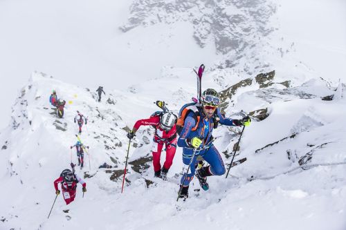 La Valle d'Aosta ospita la prima tappa della Grande Course. Alla Sellaronda Skimarathon tutto esaurito con 1000 atleti al via #SkiAlpi #skimountaineering #19Marzo #scialpinismo dlvr.it/T4Hq2y
