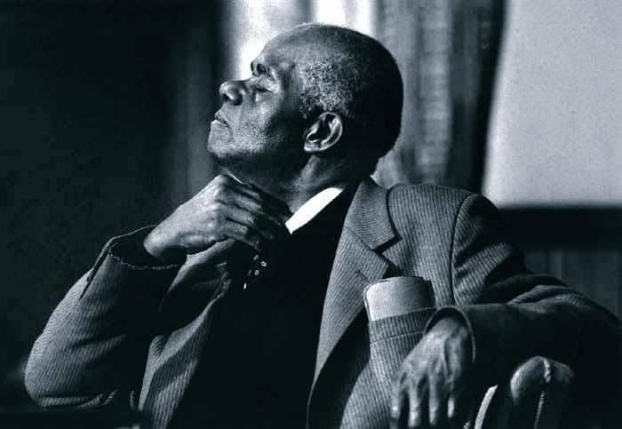 BlkHistStudies's tweet photo. "Powerful people cannot afford to educate the people that they oppress because once you are truly educated, you will not ask for power. You will take it." โ Dr John Henrik Clarke https://t.co/6Gu5Mq7CMb