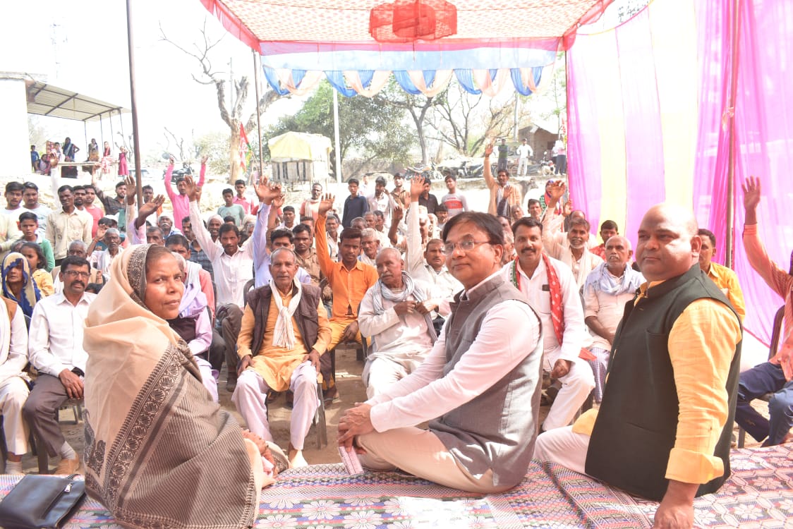 ushavermasansad's tweet photo. जनसंपर्क अभियान के अंतर्गत 31 लोकसभा हरदोई के सवायजपुर विधानसभा में दौरा करके वोट व सपोर्ट की अपील की।

#ऊषा है तो #आशा है

ऊषा वर्मा प्रत्याशी
31 सु•लोकसभा क्षेत्र
सपा (I.N.D.I.A गठबंधन)
पूर्व सांसद (पुत्रवधू स्व• बाबू परमाई लाल पूर्व मंत्री)
@samajwadiparty @yadavakhilesh https://t.co/YGmbOdob7H
