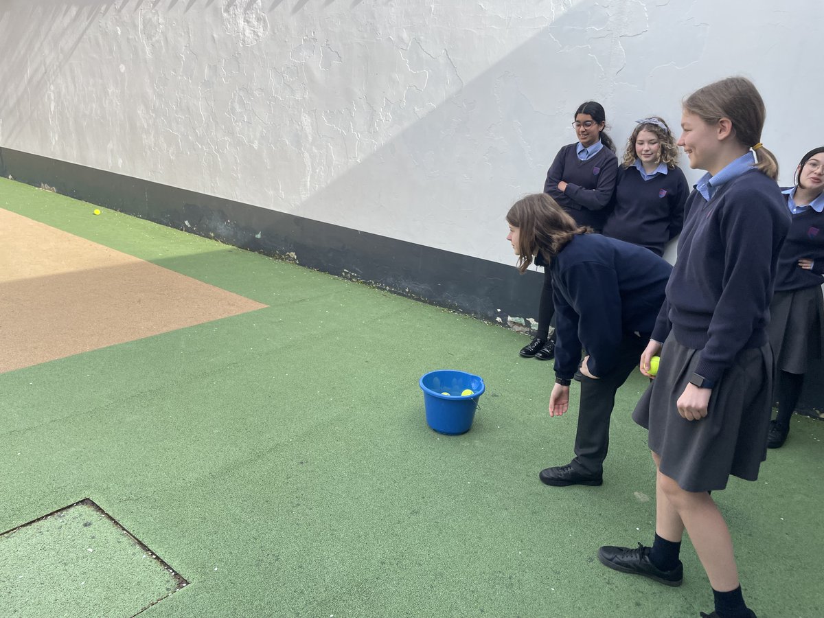 BJAB_French's tweet photo. #BJABFrench students learning more about "la journée de la Francophonie". Well done to all the students who have been taking part in our improvised game of "pétanque". #BJABCommunity 🥎 https://t.co/49opOCVJ7Y