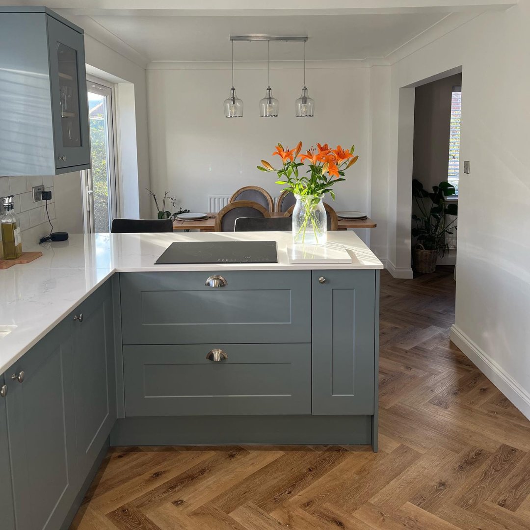 PurpleGranite_'s tweet photo. Bright blooms and sunny vibes in your kitchen? Spring is hereπ»β At Purple, we provide high quality quartz worktops that are functional, durable, and undeniably beautiful β the perfect material for crafting your dream kitchen.
#worktops #stoneworktops #whiteworktops #spring https://t.co/iGtDCweCI5