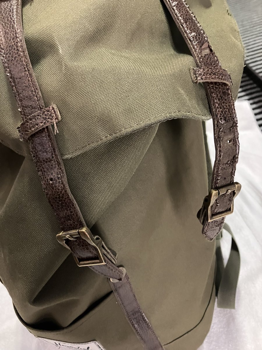RiquelMaxime's tweet photo. @Herschelsupply @thau35 Contacted your customer service too and they won’t do anything @Herschelsupply https://t.co/ugEoMtxqiA