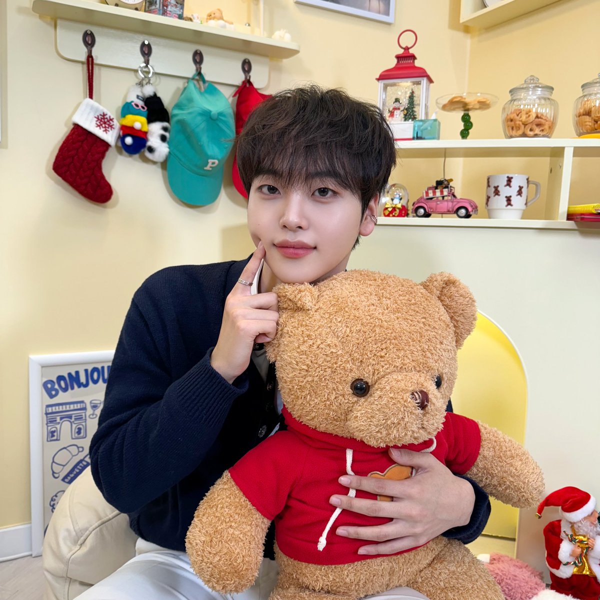 CRAVITY_twt's tweet photo. 더쇼의 새로운 얼굴 푸딩즈의 쏭딩🤗😽
앞으로 잘부탁드려요~
더쇼 화이팅! 푸딩즈 화이팅! 쏭딩 화이팅!
#형준 #크래비티 #더쇼 https://t.co/5OzlhT5rlO